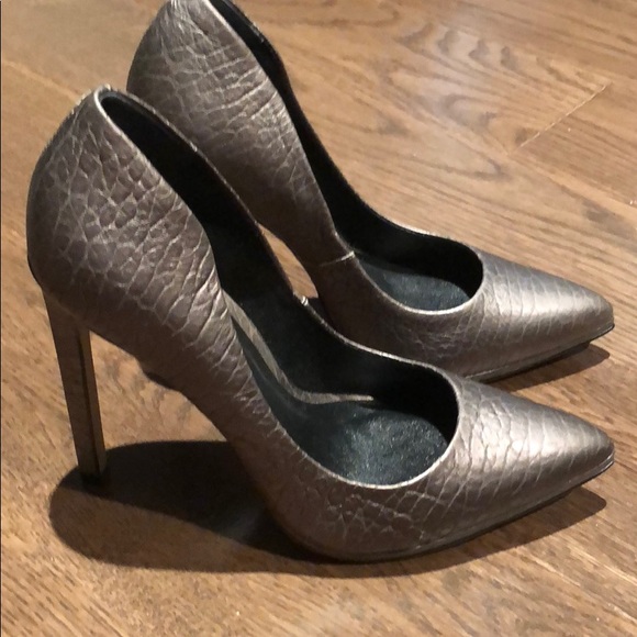 Gray metallic pumps- never worn - Picture 2 of 3